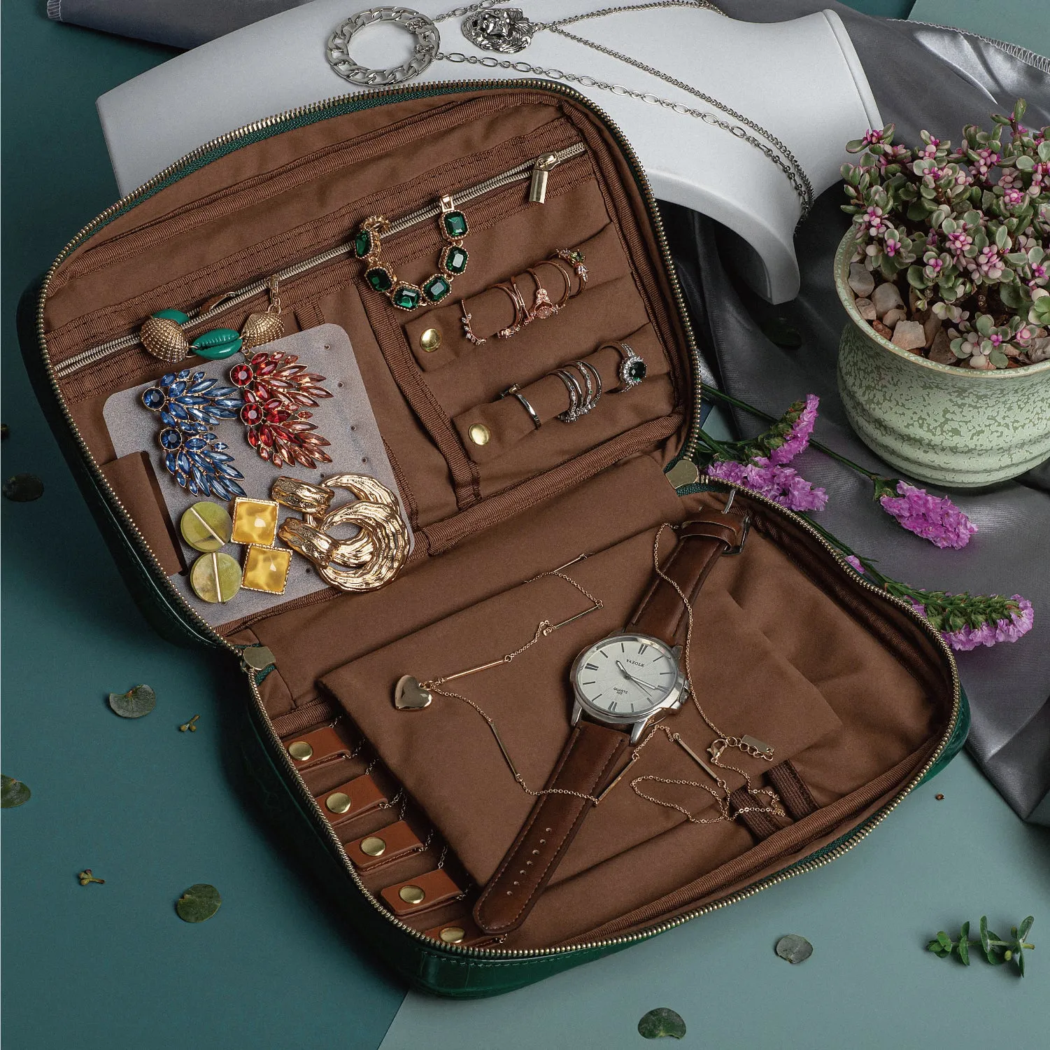 Alameda Travel Jewelry Organizer Case Crocodile Grain Leather Jewelry Storage Bag for Earrings, Necklace, Bracelet, Rings, Green