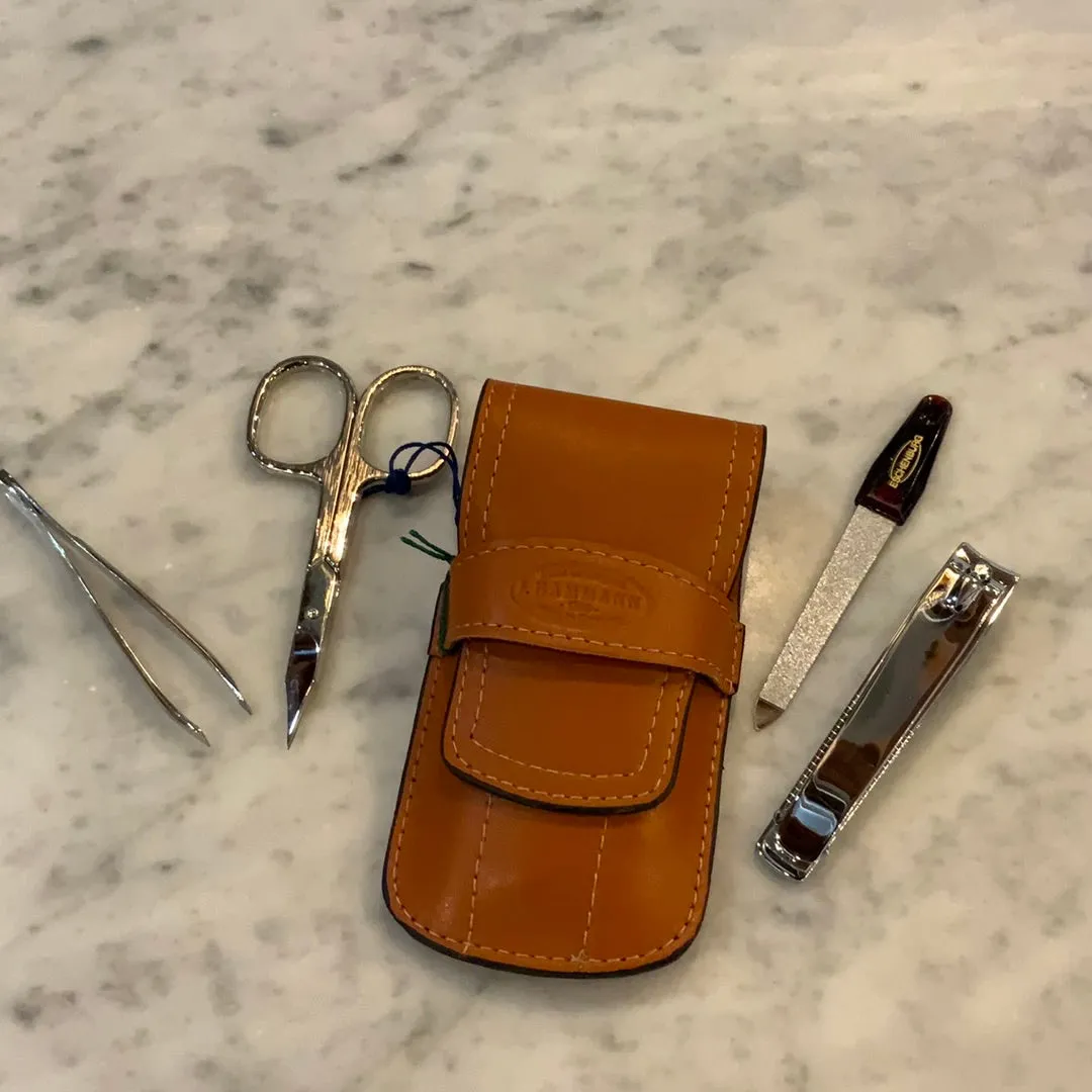 Caswell Massey 23 Whiskey Classico Cowhide Manicure Set