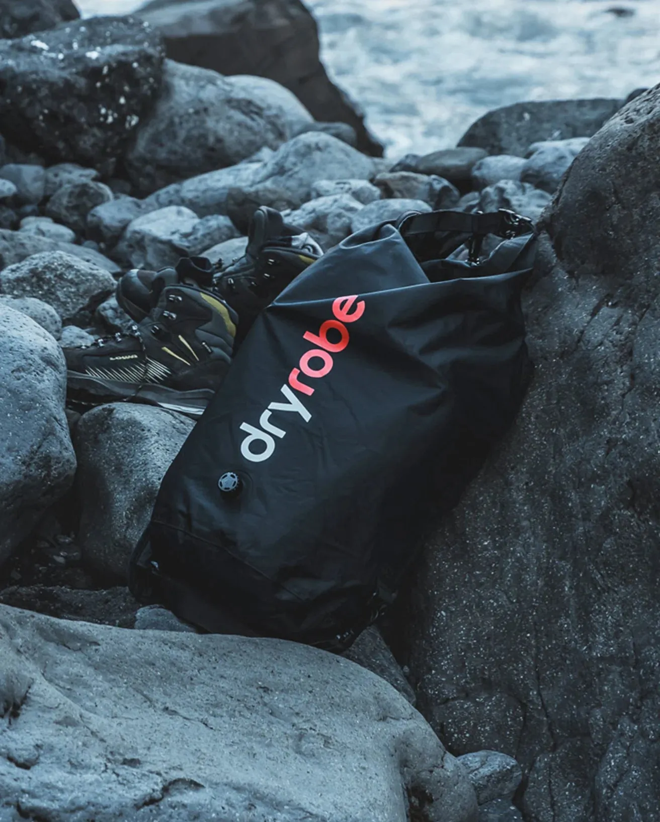 Compression Travel Bag in Black