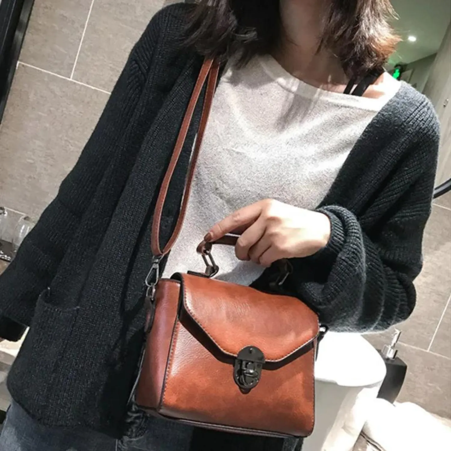 Sleek PU Leather Crossbody Bag - Modern Elegance